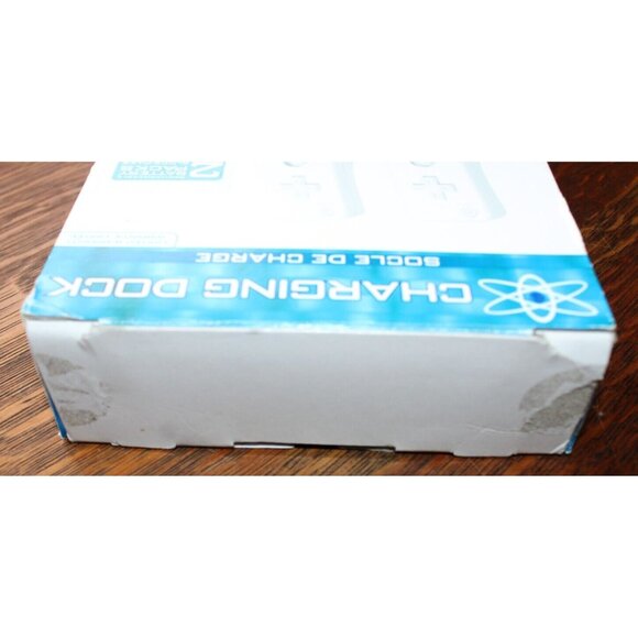 Intec G5647 Charging Dock for Wii Remotes (Remotes NOT Included) - Picture 4 of 6